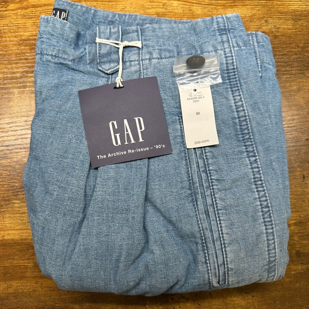 GAP Archive Re-issue 90s Pleated Fit High Rise Tapered Khakis Blue Chambray 33R